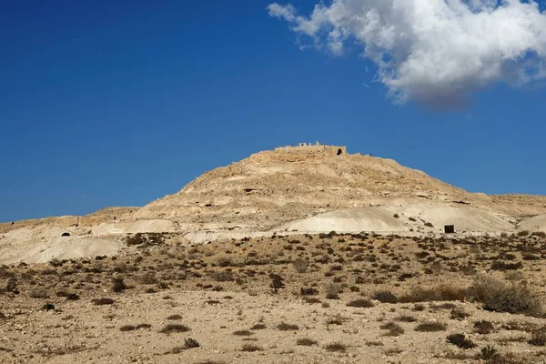 İsrail çöl tepenin üstüne antik Avdat (Ovdat) kenti kalıntıları — Stok fotoğraf