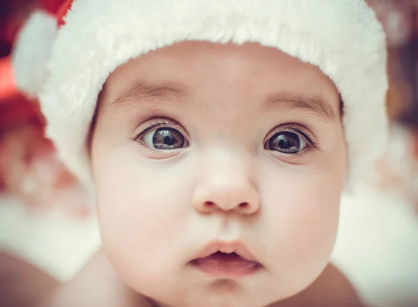 Lindo bebé en santa hat — Foto de Stock