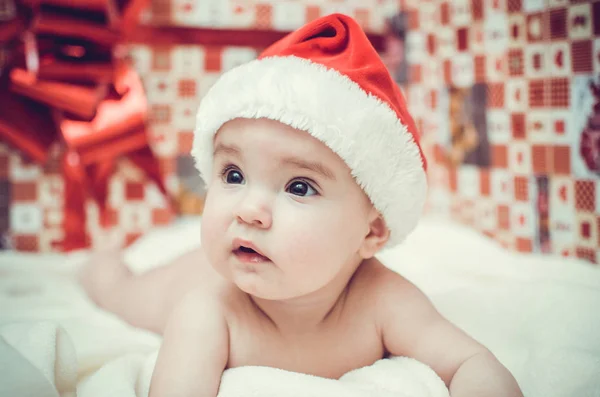 Lindo bebé en santa hat — Foto de Stock