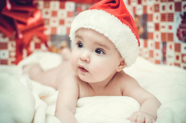 Lindo bebé en santa hat — Foto de Stock