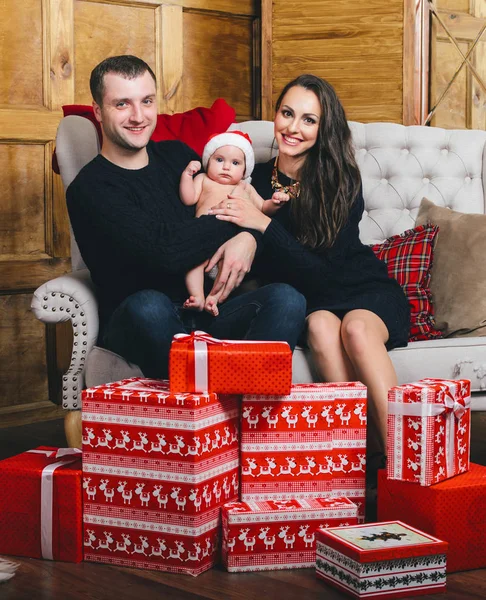 Familie in de kerstnacht — Stockfoto