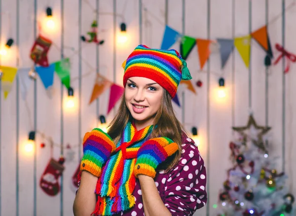 Jeune Belle Fille Européenne Bonnet Gants Tricotés Couleur Femme Souriante — Photo