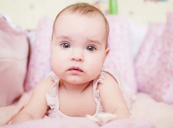 Mooi Portret Van Een Jong Kind Roze Kleuren — Stockfoto