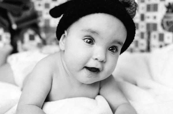 Little Cute Girl Black Knitted Hat Looks World Curious Eyes — Stock Photo, Image