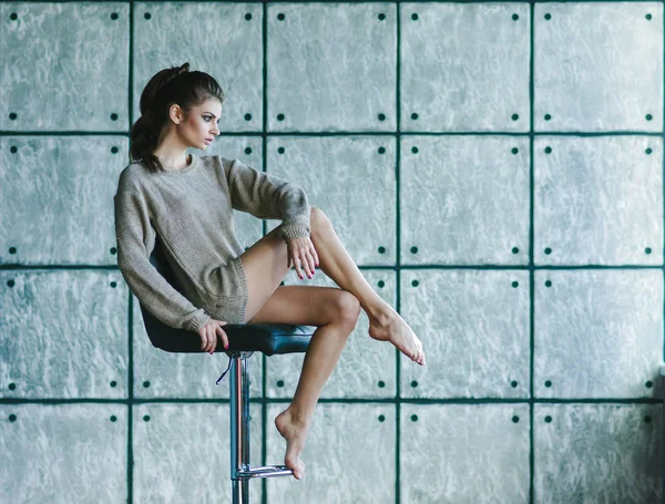 Beautiful Girl Sitting Chair Woman Dressed Soft Knit Sweater Photo — Stock Photo, Image