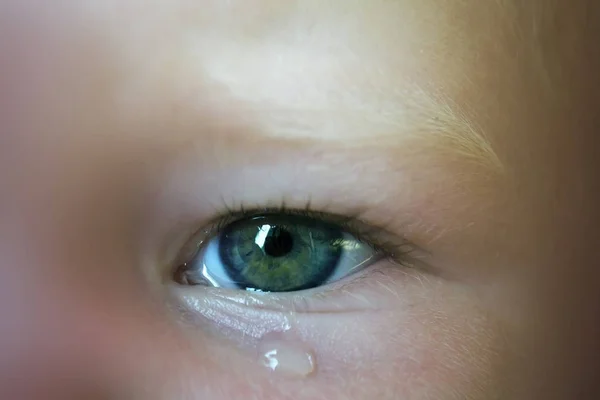 Chorando bebê pequeno — Fotografia de Stock