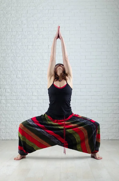 Woman Practice Yoga Teacher Yoga Indoor Training — Stock Photo, Image