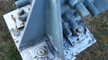 Kazık cıvata ile sabitleme.