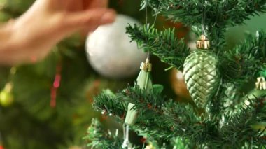 Yeni yıl için Noel ağacı süsleri. Yeni yıl yıldız Ağaçta asılı.