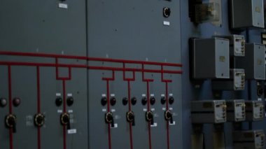 Enerji santralleri alışveriş. Fabrika dolaplarında hesaplanıyor. Nesli Center'da farklı cihazlar