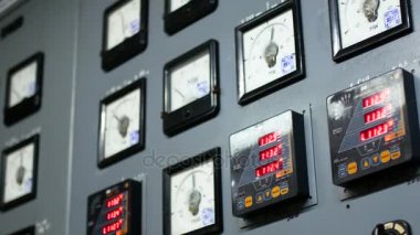 Enerji santralleri alışveriş. Fabrika dolaplarında hesaplanıyor. Nesli Center'da farklı cihazlar