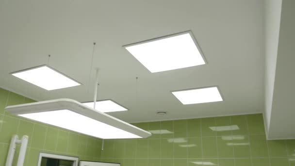 Dramatic footage of hospital ceiling light — Stock Video