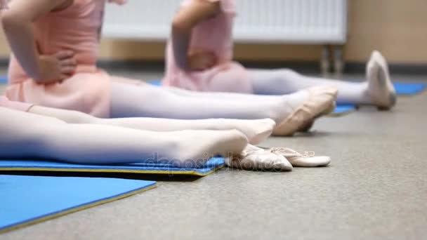 Lesson of dances, legs close-up. Childrens ballet stretching — Stock Video