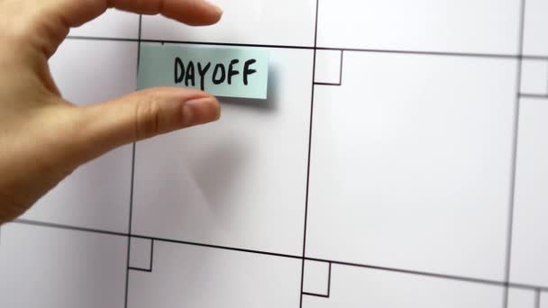 Stickers on the planning board. The day off, you can rest — Stockvideo