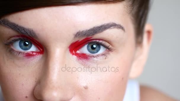 Close-up of beautiful female eyes with bright make-up — Stock Video