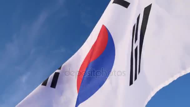 The South Korean Flag with Blue Skies. — Stock Video