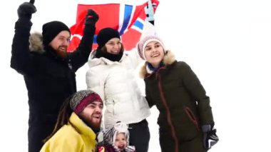 Norveç hayranları ile ulusal bayrak.