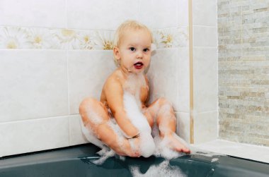 Şirin Bebek banyo köpüğü ile