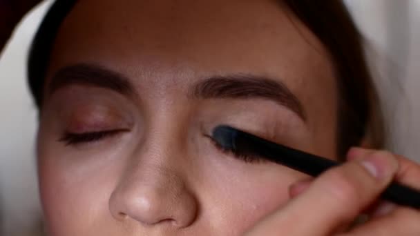 Taxele de mireasă. make-up artist face make-up pentru fata . — Videoclip de stoc