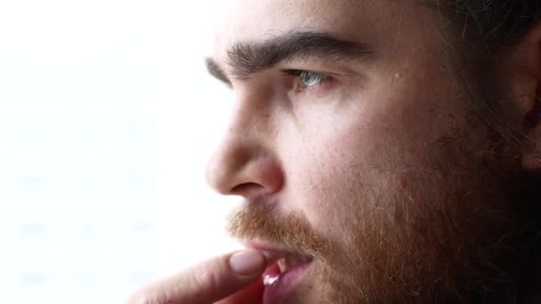 A man puts a pill in his mouth and drinks it with water, close-up. — Stock Video