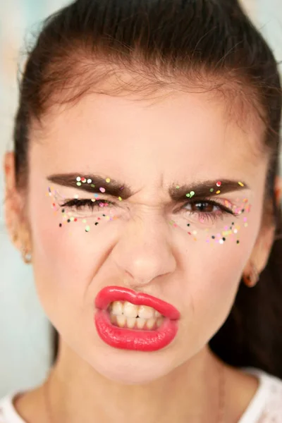 Modefotografie. Portret. Rode lippenstift en lip gloss — Stockfoto