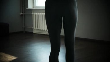 Sınıf dans genç kadın