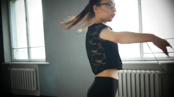 Young woman in dancing class — Stock Video