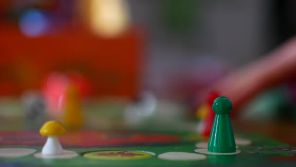 Juegos de mesa para niños rota — Vídeos de Stock