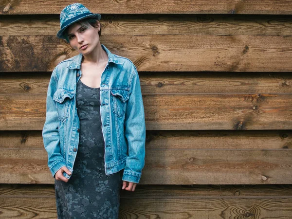 Young Woman Jeans Hat Wood Wall — Stock Photo, Image
