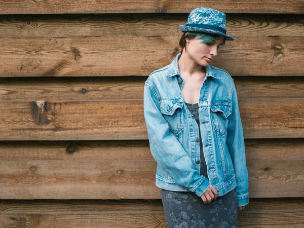 Young Woman Jeans Hat Wood Wall — Stock Photo, Image