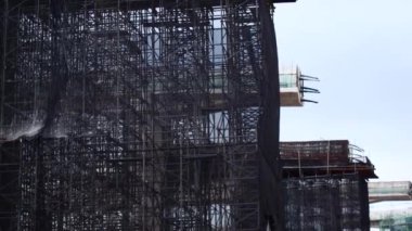 Binanın yeniden inşası, yüksek irtifa çalışmaları için destekleyici yapılar