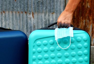 Seyahat için bavullar toplanmış, ama Coronavirüs salgını nedeniyle planlar değişti COVID-19