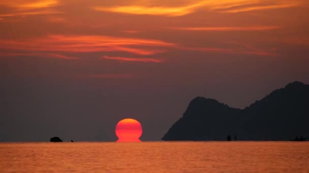 Sunset at sea. Timelapse of the sunset sky — Stock Video