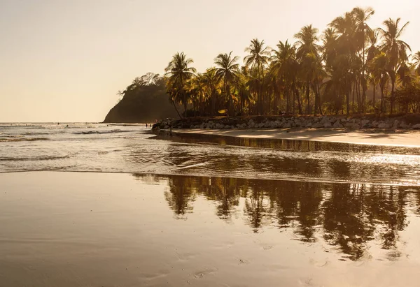 Sonnenuntergang Der Tropischen Küste Costa Ricas lizenzfreie Stockbilder