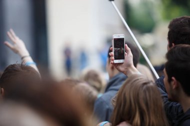 Akıllı telefon ile konser el filme müzik fan
