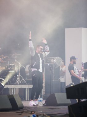 Noize MC rap ve rock şarkıcısı oynamak açık hava konseri