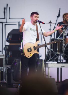 Noize MC rap ve rock şarkıcısı oynamak açık hava konseri