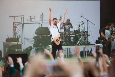 Noize MC rap ve rock şarkıcısı oynamak açık hava konseri