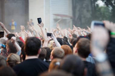 Akıllı telefon ile konser el filme müzik fan