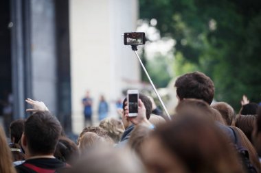 Akıllı telefon ile konser el filme müzik fan