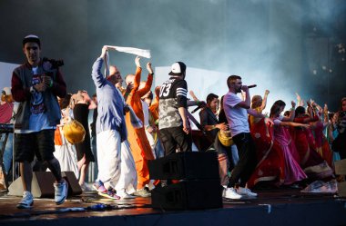 Noize MC rap ve rock şarkıcısı oynamak açık hava konseri
