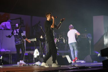 Noize MC rap ve rock şarkıcısı oynamak açık hava konseri