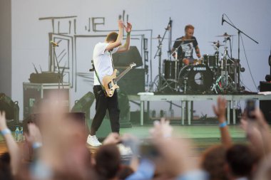 Noize MC rap ve rock şarkıcısı oynamak açık hava konseri