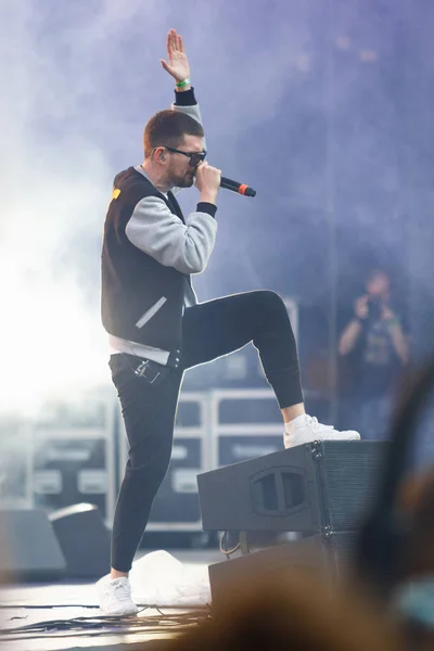 Noize Mc rap & do cantor de rock jogar concerto ao ar livre — Fotografia de Stock