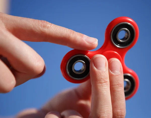 Red fidget spinner toy.Spinning device with bearings — Stock Photo, Image