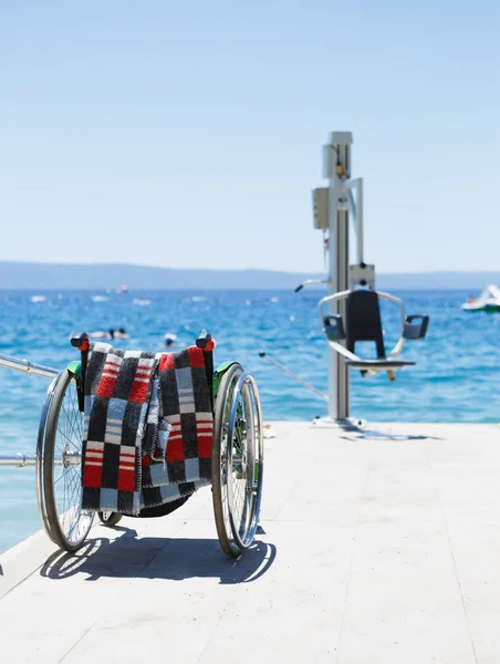 Wheelchair & lifting crane let handicapped people reach water