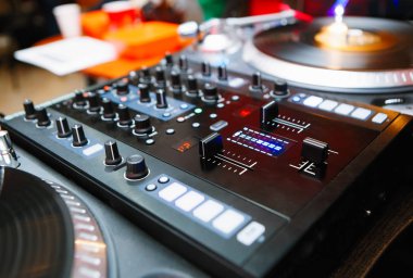Profesyonel dj pikap vinil kayıtları oyuncu