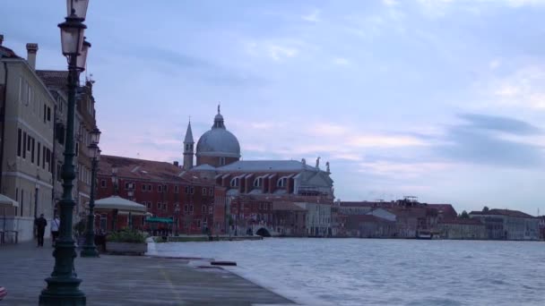 Venecia Italia Mayo 2019 Hermosa Puesta Sol Guidecca Distrito Veneciano — Vídeos de Stock
