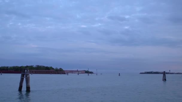 Denizin Üzerinde Güzel Gün Batımı — Stok video