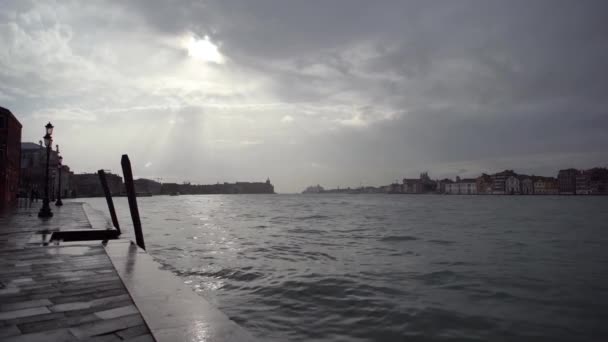 Belo Grande Canal Veneza Após Tempestão Céu Nublado Dramático Venezia — Vídeo de Stock